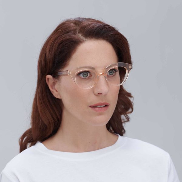 Glasses with elegant frames for women Transparent