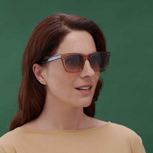 Gafas de sol de moda sostenible modelo Oporto en color beige y azul - Proud eyewear
