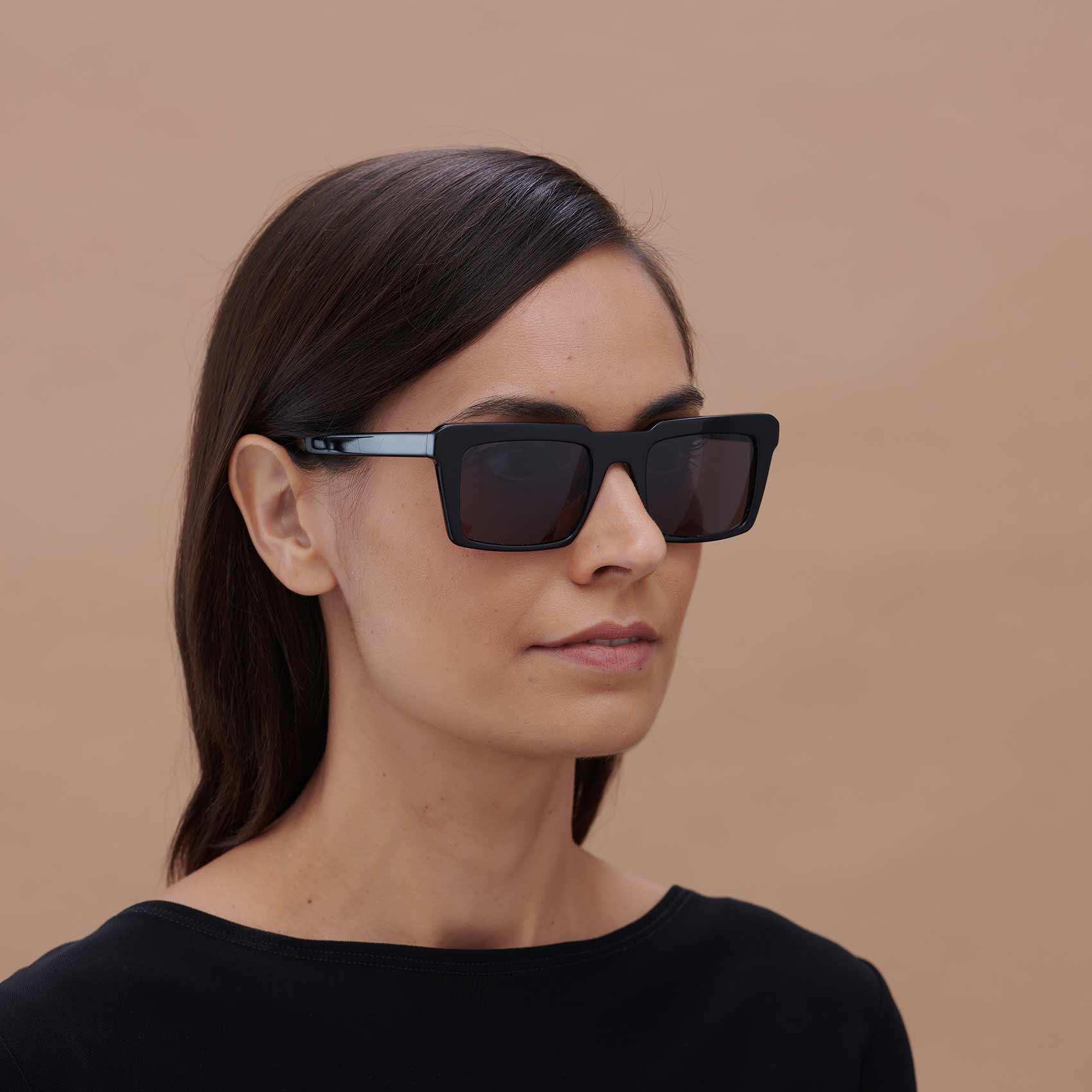 Gafas de sol en negro con montura compostable modelo Nazaret