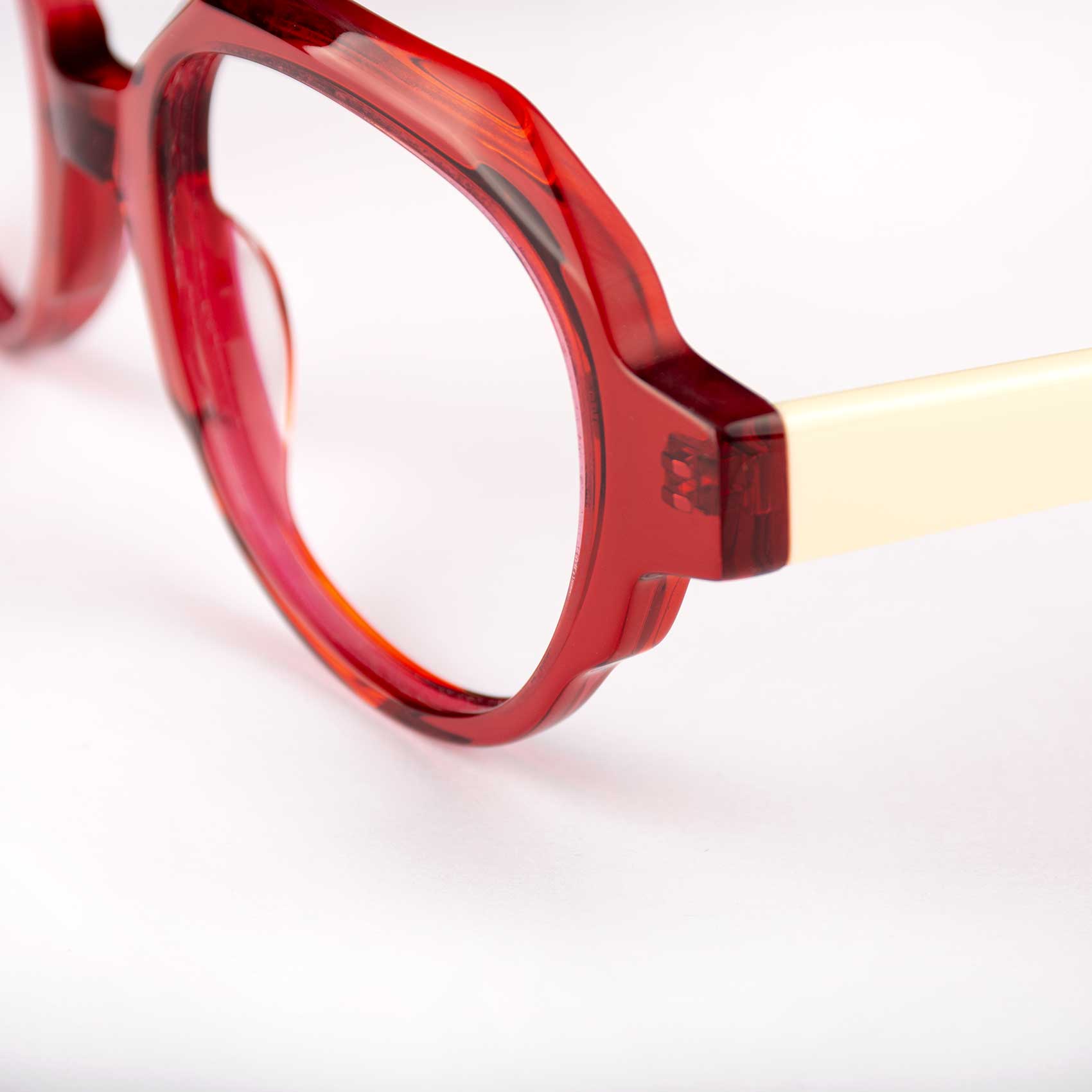 Detalle de montura en gafas de diseño ergonómico Rodas de Proud Eyewear